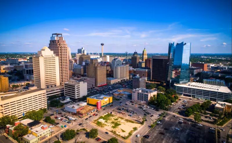 Texas, properties managed by Medallion, finding a place to call home, streetscape, clubhouse
