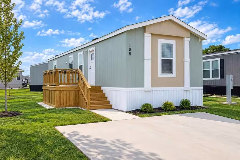 welcoming neighborhood setting, community amenities and clubhouse, lifestyle, playground, community